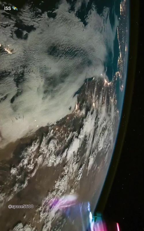 ISS 🛰see😯 ohhh beautiful❤#space5600 #ISS #foryou #foryoupage #viraltiktok #viralvideo #whotofollow #100million #capcut #tiktok #500k #moon #zoom #space #sun #whattowhatch? #star #space5600 