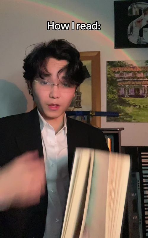 then u start reading multiple books at once💀 #BookTok #romancebook #booktoker #bookworm #fantasybook 