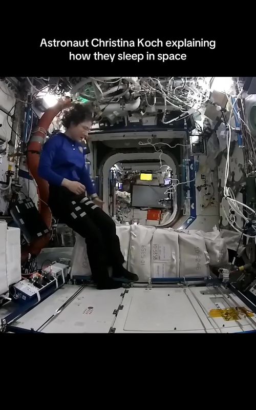 NASA Astronaut Christina Koch explains how they sleep in space #space #moon #nasa #astronaut #physics 