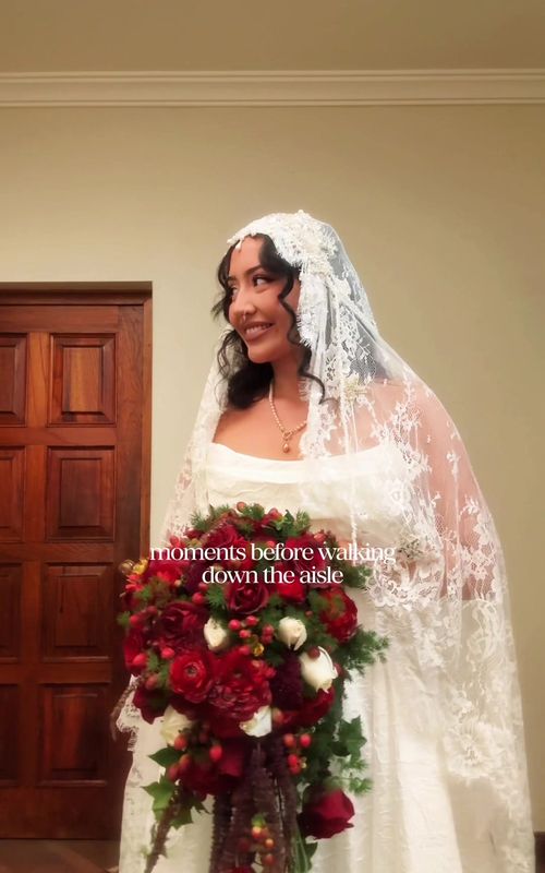 me seeing the final look for the first time <3 veil from @Etsy dress from @truvellebridal @Melanie Solange WP #wedding #bridallook #veil #weddingdress #arequipa 