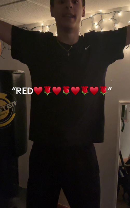 We matchinggggg ♥️♥️@𝑀𝑒𝓁 🌺 #fyp #couple #matching #red 