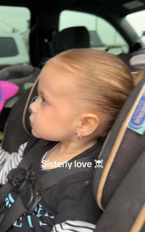 The sister love goes strong with these two 👍🙄  #girlmom #fyp #viralvideo #MomsofTikTok #ootdfashion #toddlersoftiktok #letsgo 