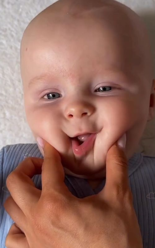 🐥🤗 #baby #cutebaby #funny #babylove #babyfunny #babyface #babycare #babytiktok 