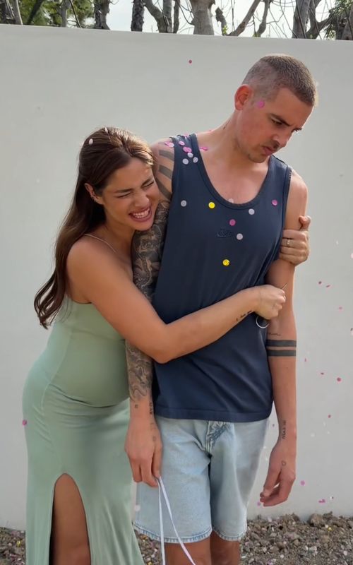 My boyfriend ruined my gender reveal party!  This is my first baby and he ruined it. \ #couple #genderreveal #funny #pregnancy