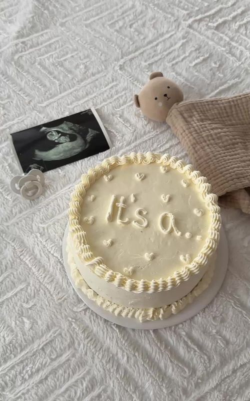 It’s a.. 🤍  #genderreveal #cakereveal #pregnancy #tehotenstvi #babyno2 #boyorgirl #itsaboy #babyboycoming 🩵 