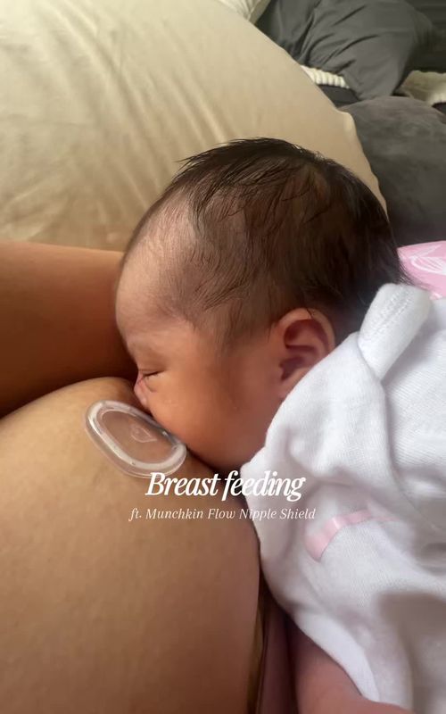 This flow n!pple shield from @Munchkin brought me so much comfort! Literally and mentally! It is so easy to use and so comforting watching the milk actually flow into my babies mouth 🍼 #munchkin #breastfeeding #baby #babymusthaves 