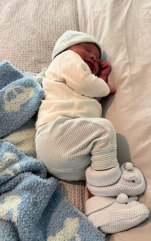 In love 😍🥹🩵✨ #newborn #babyboy #Love #rainbow #baby 