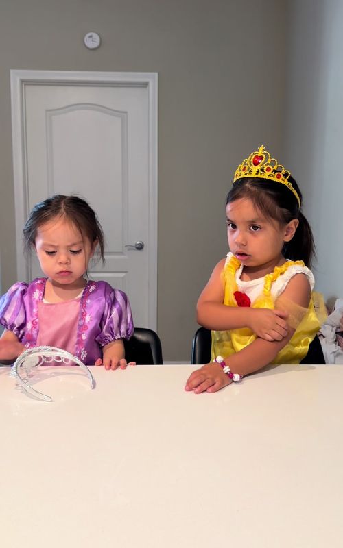 Not Ivarie randomly bringing back the “you like it mamas?” 😂 #MomsofTikTok #toddlersoftiktok #girlmom #sisters #toddlermoms 