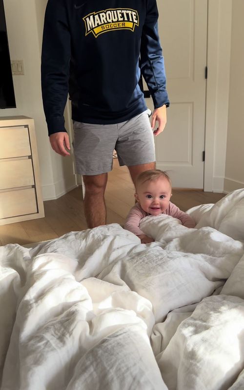 HAPPY TUESDAY EVERYONE!!! 💗 Berry #Family #babygirl #lovemyfamily #cozyathome #firsttimeparents #morningroutine #husbandwife #MomsofTikTok #momlife #dadsoftiktok #dadlife #goodmorning #Tuesday 