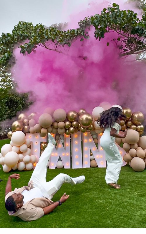 Emotions filled with joy and excitement as these parents found out two little girls are on the way.💕😍✨ #genderreveal #genderrevealmiami #genderrevealparty #genderrevealideas #ohbaby #genderrevealworld #charevelacao #twins #charevelacaoideias #heorshe #miami #genderrevealtwins