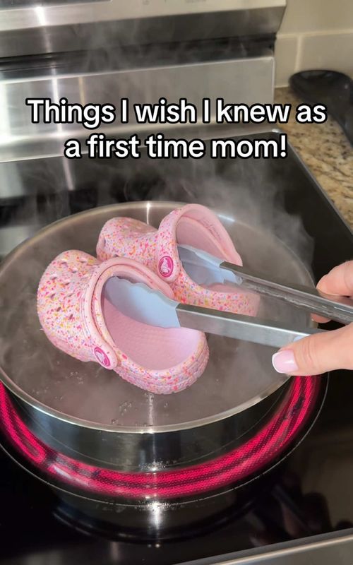 If crocs are too big for toddler #MomsofTikTok #momhack #crocs #toddlermom #LifeHack #firsttimemom mom hacks for new moms