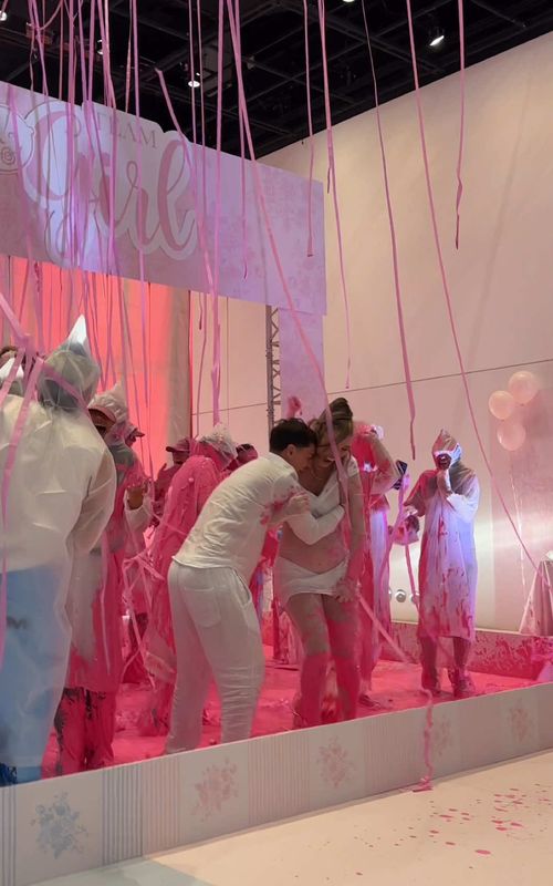 THE BEST GENDER REVEAL EVER. @Lele Pons @guaynaa #lelepons #guaayna #genderrevealmiami #miamigenderreveal #genderrevealideas 