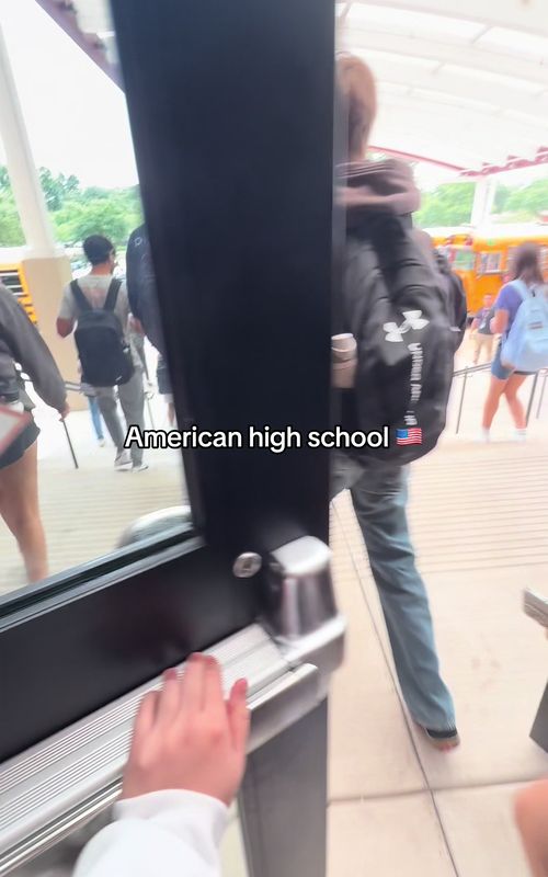 American summer school 🏫🇺🇸 #fyp #usa #tiktok #🇺🇸 #vlog #highschool #americanschool #blog 