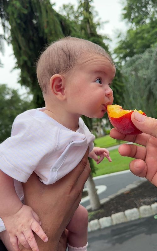 cuteness overload 🥹 #babiesoftiktok #albanian #newbornbaby #newborn #momtiktok #2monthsold @Gerber @Carter’s @Baby Gap @ZARA @Old Navy Official @Ralph Lauren 