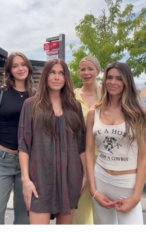 When #momtok is back together, you know shit’s about to go down 🔥 @Mikayla Matthews @Taylor Paul @Mayci Neeley 