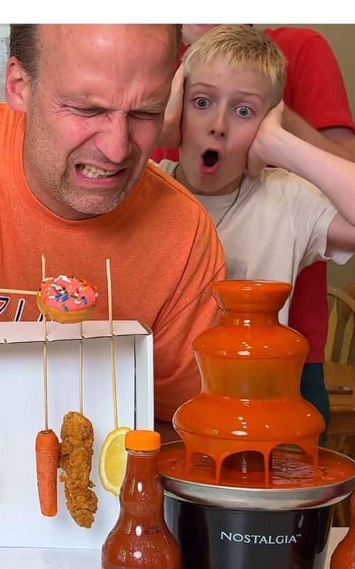 The Hot Sauce Fountain Game! 🔥 #game #family #challenge #funny #food 