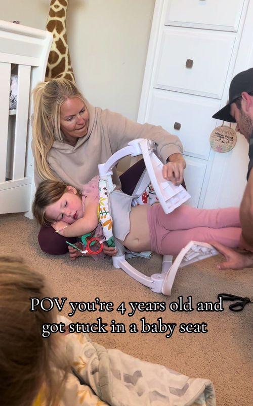 Toddlers, why 😭 #parentingstruggles #kidsbeingkids #MomLife #tinychaos #toddlersoftiktok 