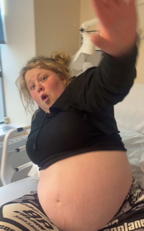 Just in my ogre era… 😂 #plussizepregnancybump #BabyLoadingPregnancyLife #shreckvibes #pregnancyglow #pregnancyannoucment 