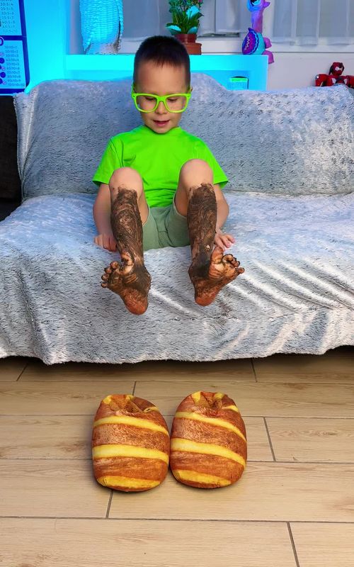 Wash your legs and feet 🧼 Kids learn hygiene rules and good habits #forkids #learning