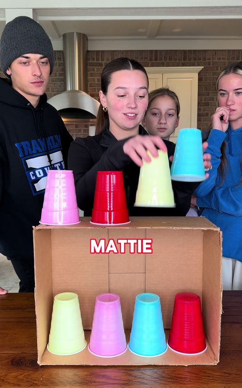 Matching cups game!! Who’s smartest?? Thanks to @Janelle & Kate for the idea!! #familygamenight #FamilyFun #challenge #cupmatch #colormatch 