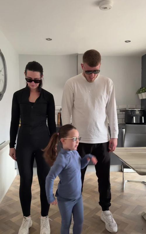 🐥🍌 #chickenbanana #dance #fyp #trending #foryou #family #familytiktok #funny #funnydance #mammy #daddy #daughter #kidstiktok #daddysgirl #motherdaughter #chicken #banana 