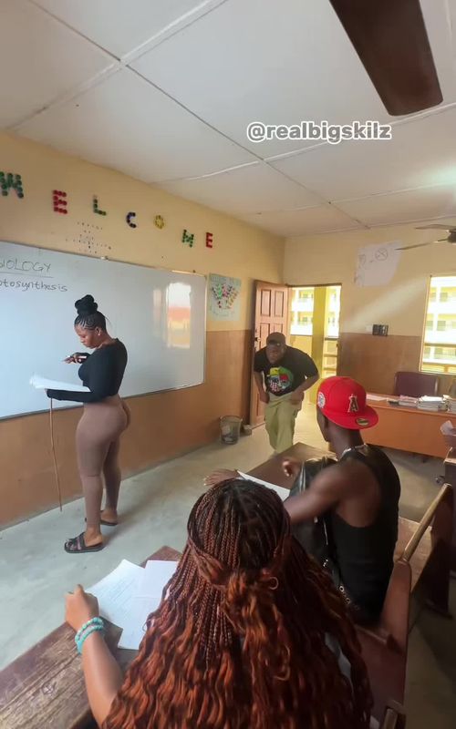 How do I tell my teacher. Comment when you see it 😂  #campuslife #studentvibes #funnyvideos #aura #school #universitylife #viral 