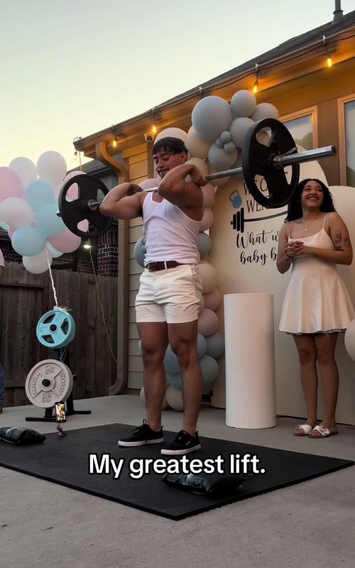 My favorite lift of all time 🥲 . . . . #girldad #genderreveal #babygirl #gym #explorepage #fyp #fypp #viraltiktok #genderrevealparty #baby #viral #viralvideo 
