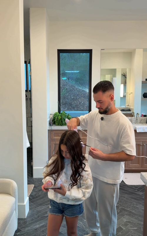 It’s not always easy, but these little morning moments mean everything. Waking up the girls, tackling laundry, making my coffee, and school drop-off. It’s all part of the routine 💪🏼 #DadLife #SingleDad #MorningRoutine #SpendTheMorningWithMe #EverythingDad