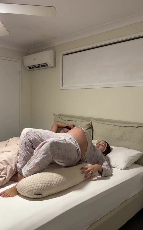 My nighttime routine as of late x #pregnant #pregnancy #labour #baby #bump 