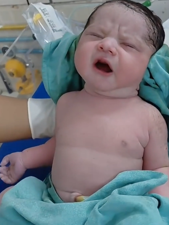 new baby born cute baby little angel 💕 look very cute smart baby welcome baby just born baby cute baby  ""I pray that the homes that feel empty are filled with the laughter of children. May Allah bless them with this priceless gift."" All say Ameen#newbabyborn #JustBorn #WelcomeBaby #littleangel #foryou 