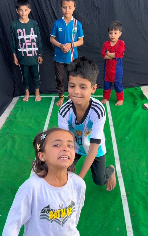 kids funny challenge game 😀 #familyfun #family #challenges #competition #funnygame 