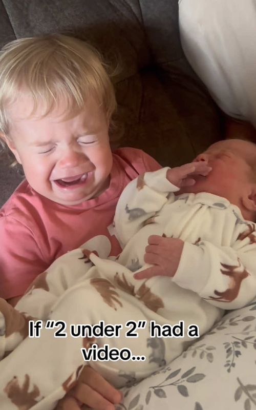 Kids meeting their siblings!Toddler and newborn 😂😂👶#fyp#funnybaby#cutebaby#toddler #newborn #sibilings #babiesoftiktok #usaus 