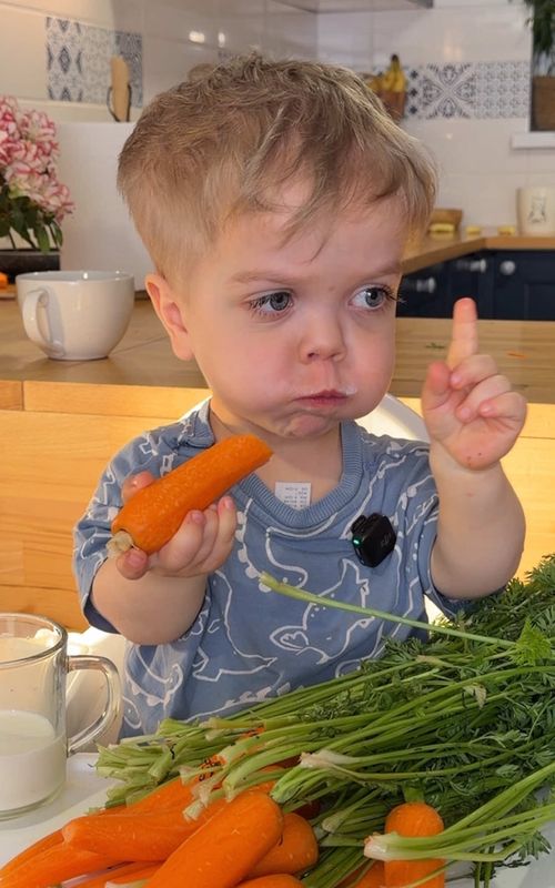 Carrots? 🥕 #fyp #mukbang #family #familyfun #kids 