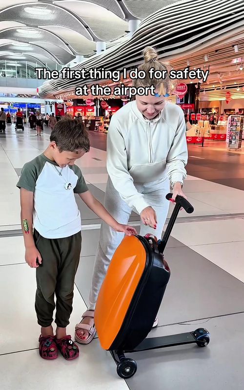 Sharing my favorite tips for keeping kids safe🙏🏼 - especially during busy airport travel! Wishing you safe and smooth travels✈️ You can find all my go-to travel items in my Amazon storefront, under the “Travel Essentials” list⤴️ #traveltips #travellight #travelsmart #safetytips #safetyfirst #travelessentials #safetravel #travelhacks #travelitems #airporttips #traveltiktok #amazonfinds #EmClimaUltraLeve 