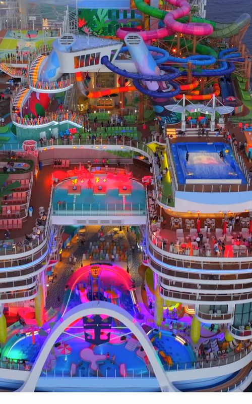 Monday Therapy 😍 #iconoftheseas #cruisetok #staroftheseas #royalcaribbean #thecruisespotter 