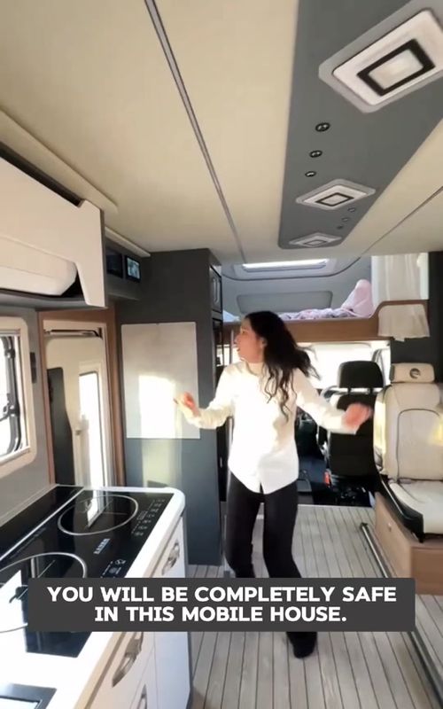 You will be completely safe in this mobile house 🔥 🎥By: @飞翔房车工厂 #rv #rvlife #vanlife #campervan #fyp 