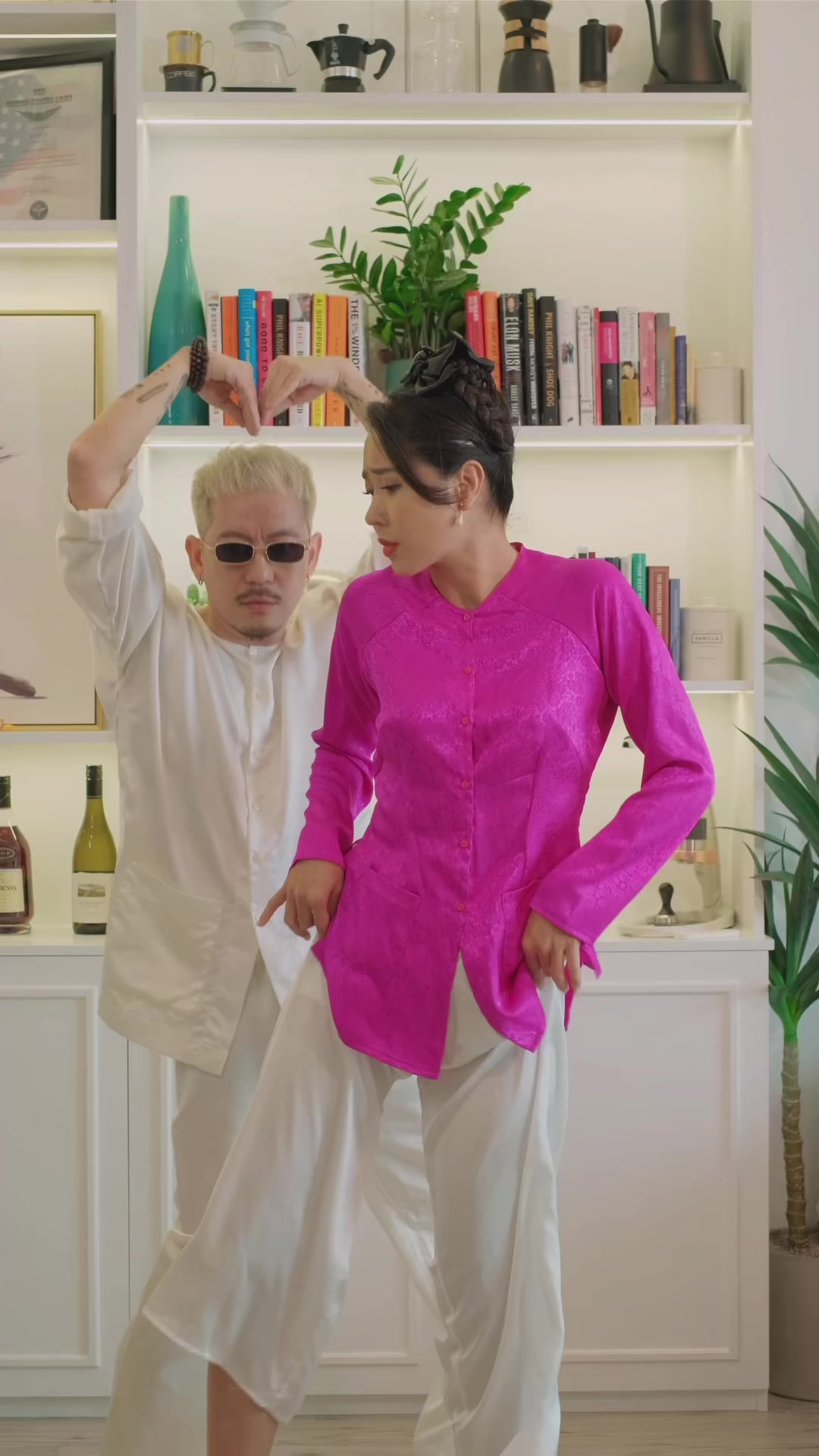 Cũng bắt cái ghế mà không nhẹ nhàng gì cả 😆😆😆@Pom Official  #tườngvi #BéBa #funnyvideos #fypシ #byteentertainment #mayentertainment 