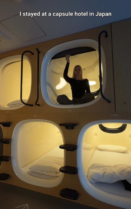 I stayed at a capsule hotel in Japan! ✨ #solotravel #japan 