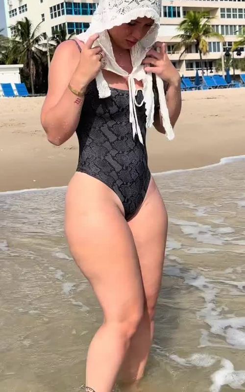 #BeachVibes #SummerMood #OceanLife #SunKissed #BeachStyle #TransiçãoComFérias #TravelVibes #SeaBreeze #SummerLook #praiaeverão #GoodVibesOnly #AestheticVibes 