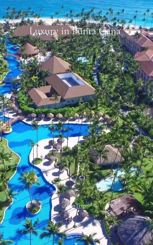 Majestic Elegance Punta Cana 🌊✨ A luxury beachfront escape in the Dominican Republic, with stunning pools, palm-lined views and pure relaxation. Your perfect tropical getaway 🌴 Discover more — link in bio ✨ #puntacana #luxurytravel #allinclusive #caribbean #fyp 