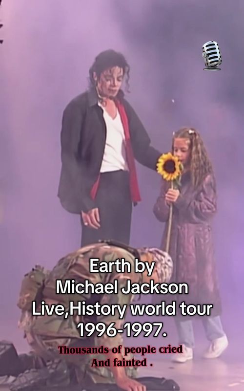 The live performance of "Earth Song"  in HIStory World Tour (1996–1997). #stopwar #historyworldtour #liveperfomance #earthsong #kingofpop 