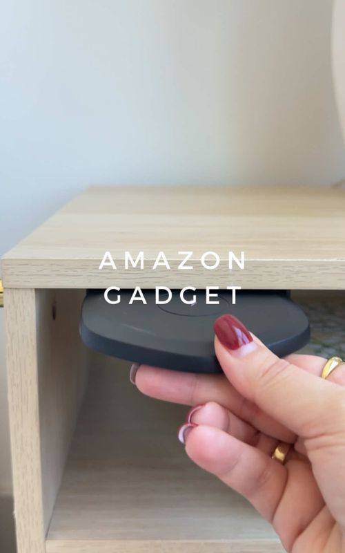 Amazon Gadget Find 🔋✨ So easy to set up and you can put this on your office table, nightstand, kitchen counters etc. It works with phones and wireless earphones! #amazonfinds #gadget #Home #asmr #iphone 