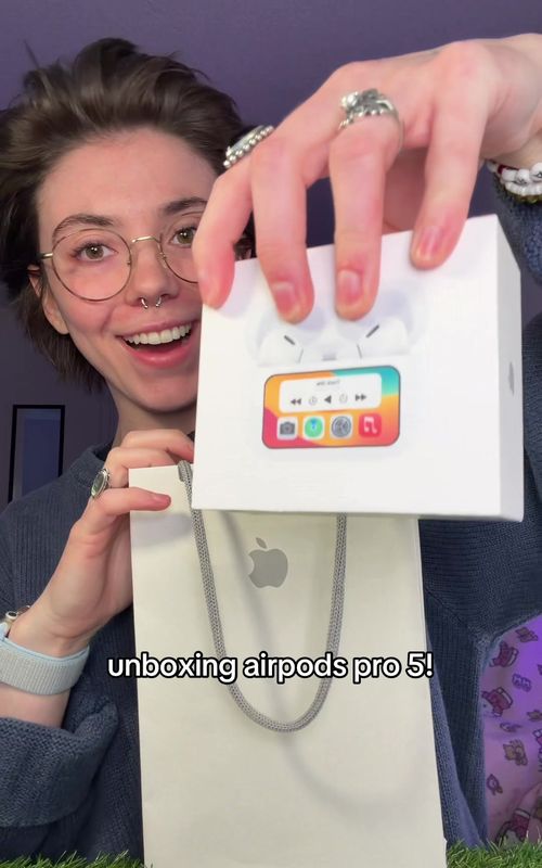 wasn’t expecting them to sound so good! 😅 #apple #airpods #airpodspro #jk #unboxing 