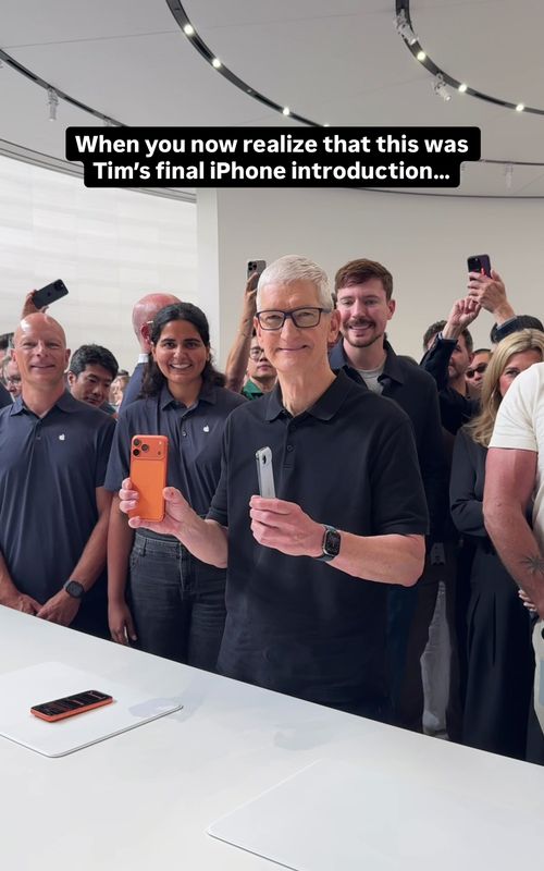 Tim’s Final iPhone Moment! #appleproducts #iphone17 #iphone17pro #timcook #apple 