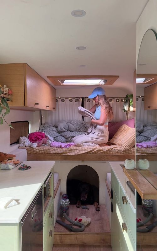 Rainy day morning routine living ina van in New York City☔️💭🌃 #vanlife #morningroutine #VLog #vanliving #camperlife 