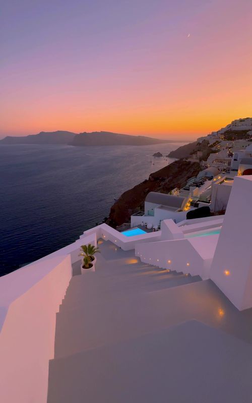 Imagine spending your vacations here! #saintsantorini @saintsantorini 