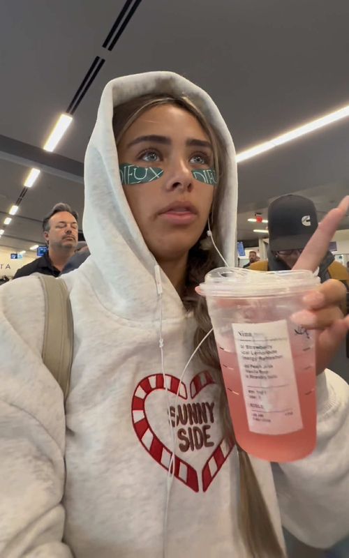 Travel home with me from ATL ✈️ IND 8AM - 1PM! I had such an amazing weekend, I will be back :) @delta always safe flights with u! @Starbucks airport must. #travel #travelvlog #chat #foryoupage #traveltiktok 