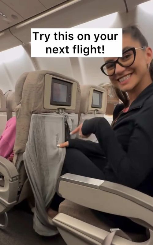 Super comfy 😌 follow for more travel tips #traveltips #travel #airpods #travelhacks 