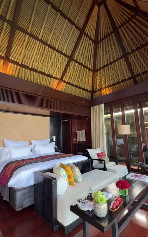 THE BATHROOM!!!!!!!!!!😱😱😱😱😱😱😭😭😭😭 for the past week I stayed at the ultra luxury @Bvlgari Resort in Uluwatu Bali! It was the most magical stay of my life 🥹🥹🥹😍😍😍❤️❤️❤️ #solotravel #solotrip #balivilla #villatour 