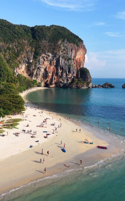 Surrounded by dramatic cliffs… this beach feels like another world 🏝️💦 📍Phra Nang Beach - Krabi , Thailand 🇹🇭  . . #thailandtravel #krabi #beachvibes #islandlife #vacation 